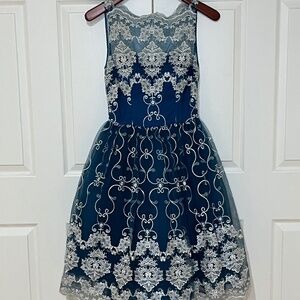 Chi Chi London Reign or Shine Lace Dress Size 4 NWT Prom Party